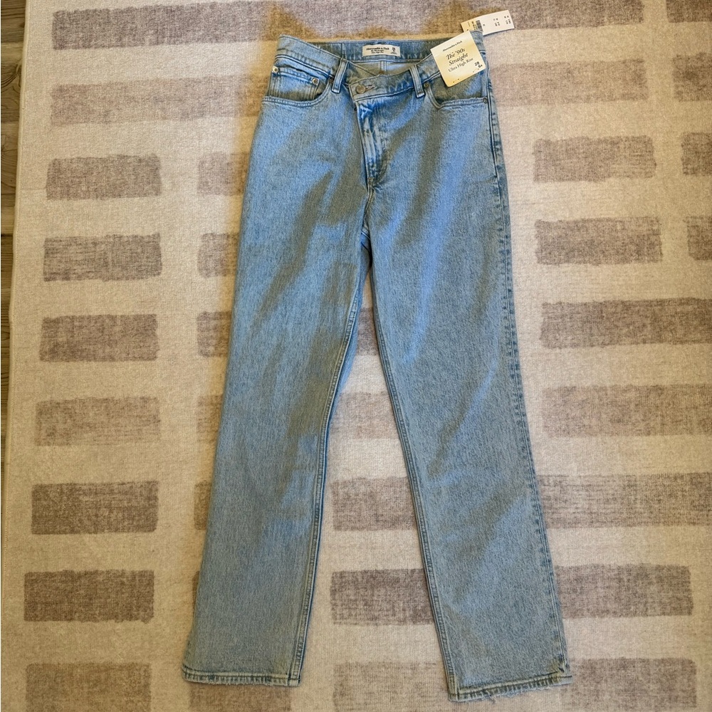 NWT Abercrombie & Fitch '90s Straight Ultra Rise Criss Cross Jeans size 28/6R